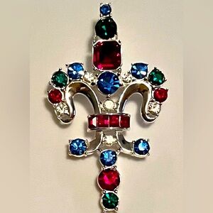 Colorful Vintage (1997) Trifari Fleur de Lis Silvertone Pendant/Brooch.
